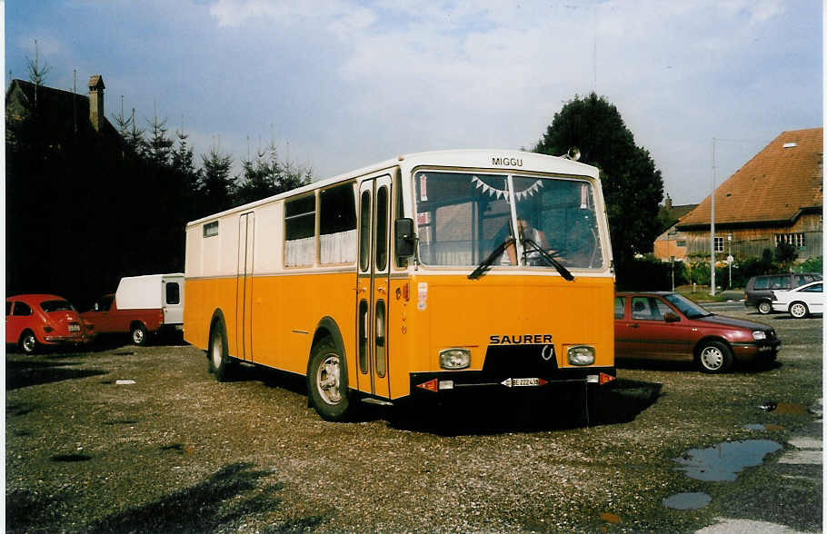 (036'026) - Schlumpf, Bern - BE 222'438 - Saurer/Hess (ex Rattin, Schaffhausen Nr. 25; ex Rattin, Schaffhausen Nr. 19) am 28. August 1999 in Obernz, Gasthof Kreuz