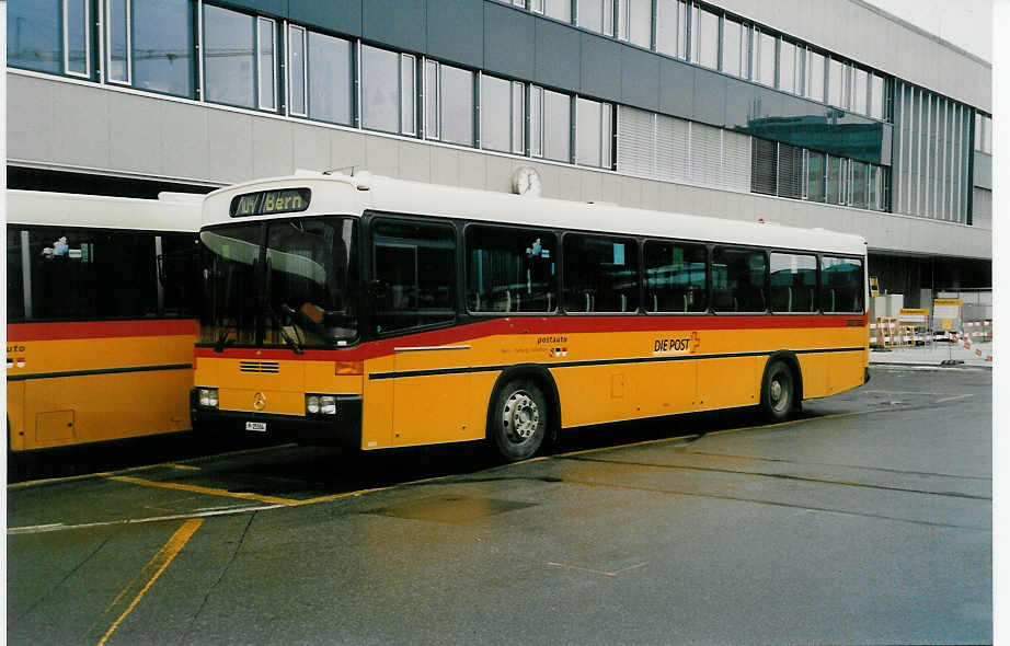 (037'805) - PTT-Regie - P 25'304 - Mercedes/R&J am 25. November 1999 in Bern, Postautostation