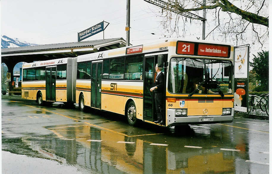 (038'105) - STI Thun - Nr. 66/BE 371'366 - Mercedes am 25. Dezember 1999 beim Bahnhof Interlaken West