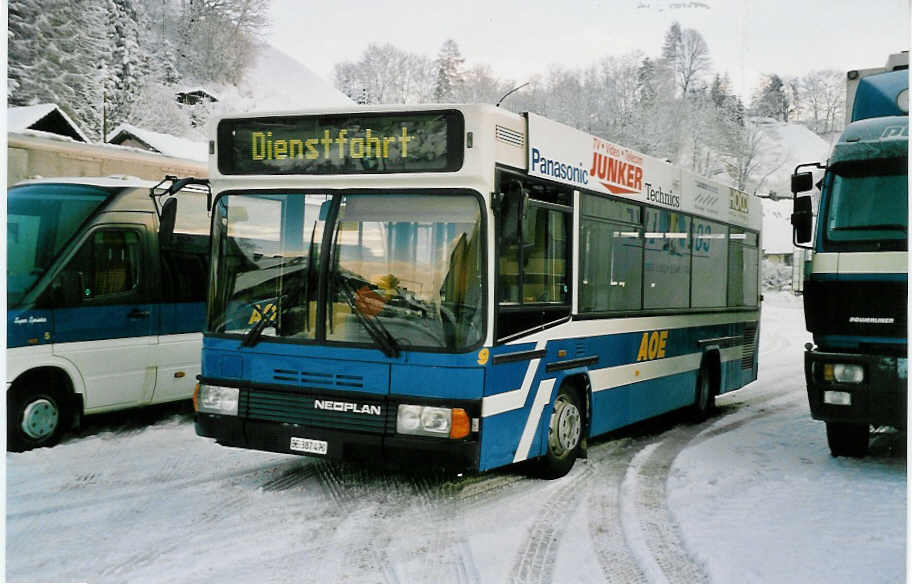 (038'127) - AOE Langnau - Nr. 9/BE 387'470 - Neoplan am 30. Dezember 1999 in Langnau, Garage