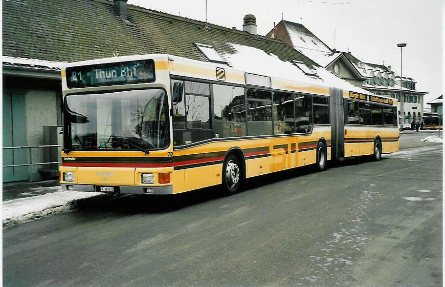 (038'835) - STI Thun - Nr. 70/BE 389'670 - MAN am 29. Januar 2000 beim Bahnhof Thun