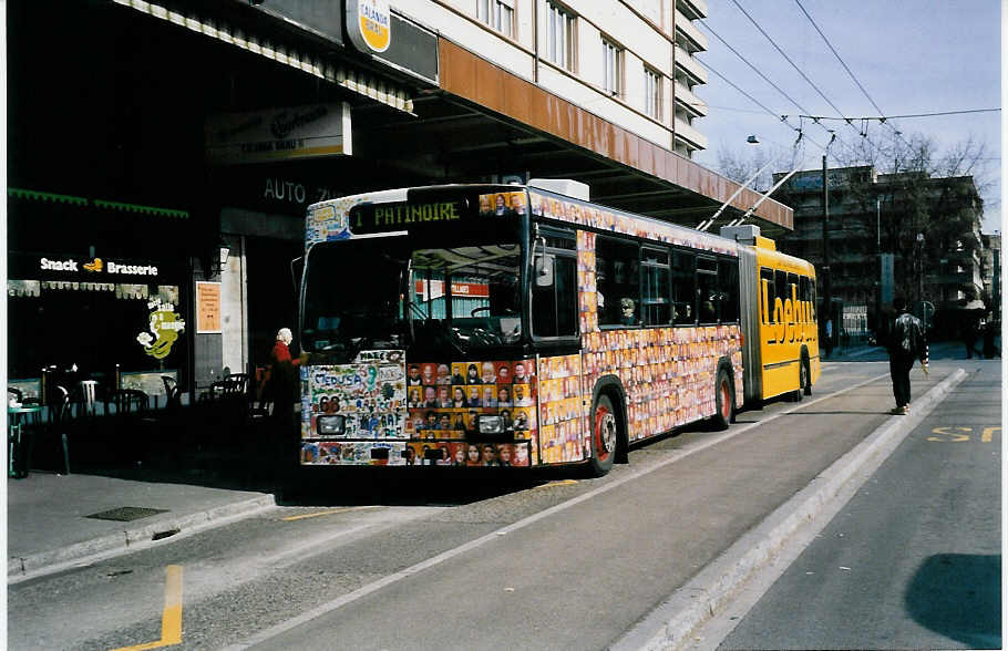 (039'311) - VB Biel - Nr. 68 - Volvo/R&J Gelenktrolleybus am 21. Februar 2000 beim Bahnhof Biel