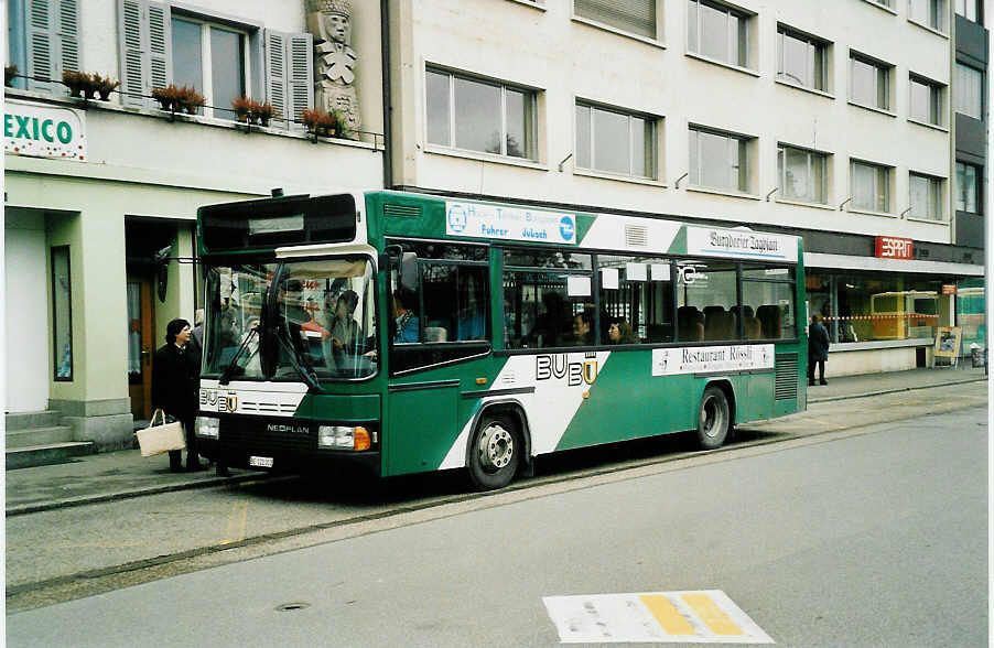 (039'921) - BUBU Burgdorf - BE 122'012 - Neoplan (ex Dhler, Burgdorf Nr. 63) am 18. Mrz 2000 beim Bahnhof Burgdorf