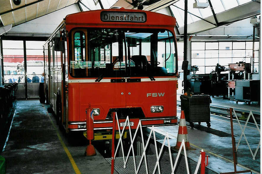 (040'102) - ZVB Zug - Nr. 29/ZG 3379 - FBW/Hess (ex Nr. 6) am 8. April 2000 in Zug, Garage