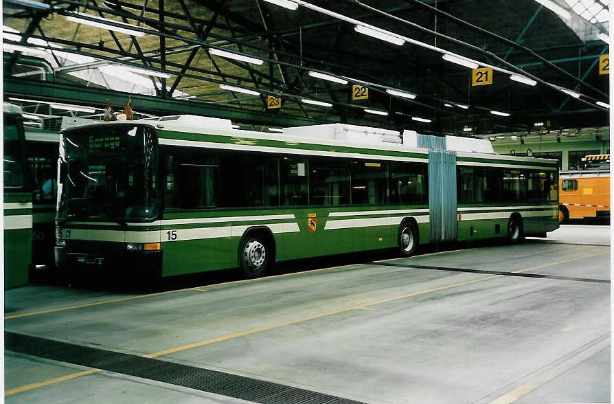 (040'605) - SVB Bern - Nr. 15 - NAW/Hess Gelenktrolleybus am 20. Mai 2000 in Bern, Eigergarage