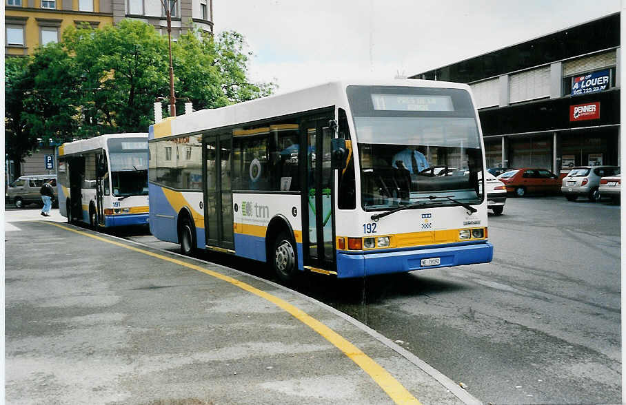 (041'735) - TC La Chaux-de-Fonds - Nr. 192/NE 79'192 - Volvo/Berkhof am 12. Juli 2000 beim Bahnhof La Chaux-de-Fonds 