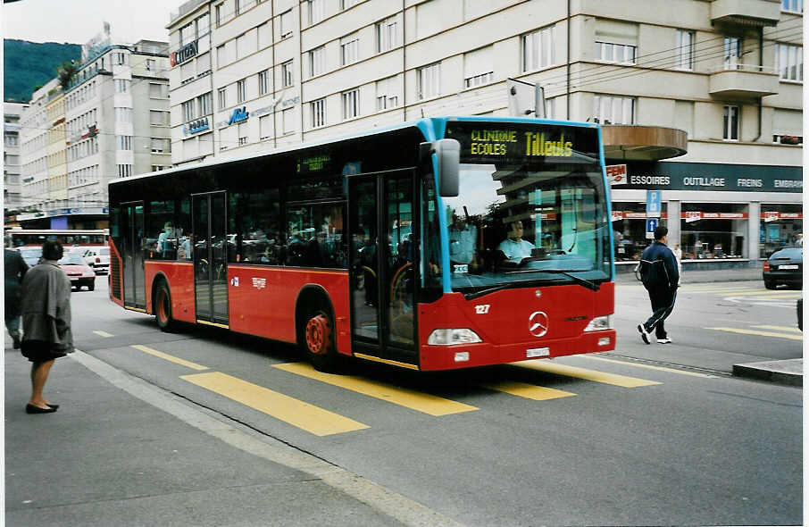 (041'901) - VB Biel - Nr. 127/BE 560'127 - Mercedes am 12. Juli 2000 beim Bahnhof Biel