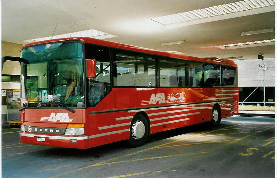 (042'230) - AFA Adelboden - Nr. 11/BE 26'701 - Setra am 21. Juli 2000 beim Bahnhof Frutigen