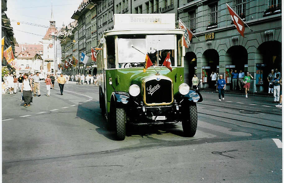 (042'525) - SVB Bern - Nr. 5/BE 29'005 - Saurer am 12. August 2000 beim Bahnhof Bern