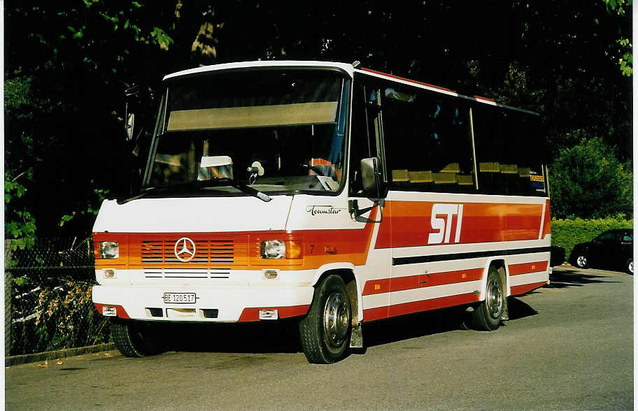 (042'707) - STI Thun - Nr. 7/BE 120'517 - Mercedes/Auwrter (ex TSG Blumenstein Nr. 7) am 25. August 2000 bei der Schifflndte Thun