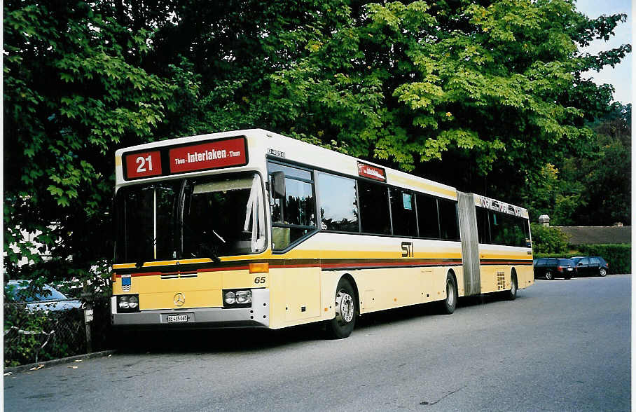 (043'320) - STI Thun - Nr. 65/BE 435'065 - Mercedes am 25. September 2000 bei der Schifflndte Thun