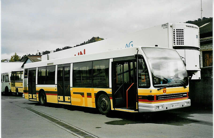 (043'636) - STI Thun - Nr. 8/BE 26'034 - Den Oudsten (ex TSG Blumenstein Nr. 8) am 27. Oktober 2000 in Thun, Garage