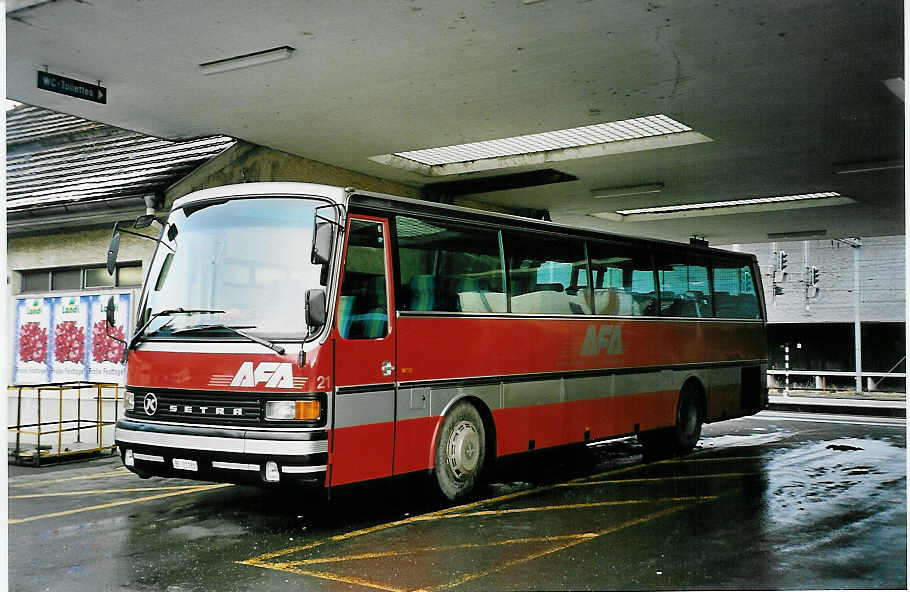 (044'126) - AFA Adelboden - Nr. 21/BE 21'181 - Setra am 26. Dezember 2000 beim Bahnhof Frutigen