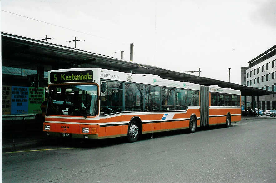 (044'135) - BOGG Wangen b.O. - Nr. 44/SO 116'194 - MAN (ex SOO Olten Nr. 44) am 27. Dezember 2000 beim Bahnhof Olten