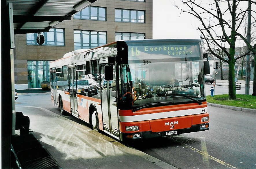 (044'137) - BOGG Wangen b.O. - Nr. 84/SO 22'056 - MAN am 27. Dezember 2000 beim Bahnhof Olten