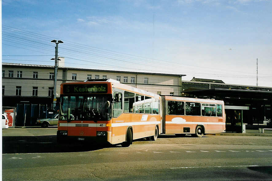 (044'214) - BOGG Wangen b.O. - Nr. 40/SO 137'253 - Mercedes/Hess (ex SOO Olten Nr. 40) am 27. Dezember 2000 beim Bahnhof Olten