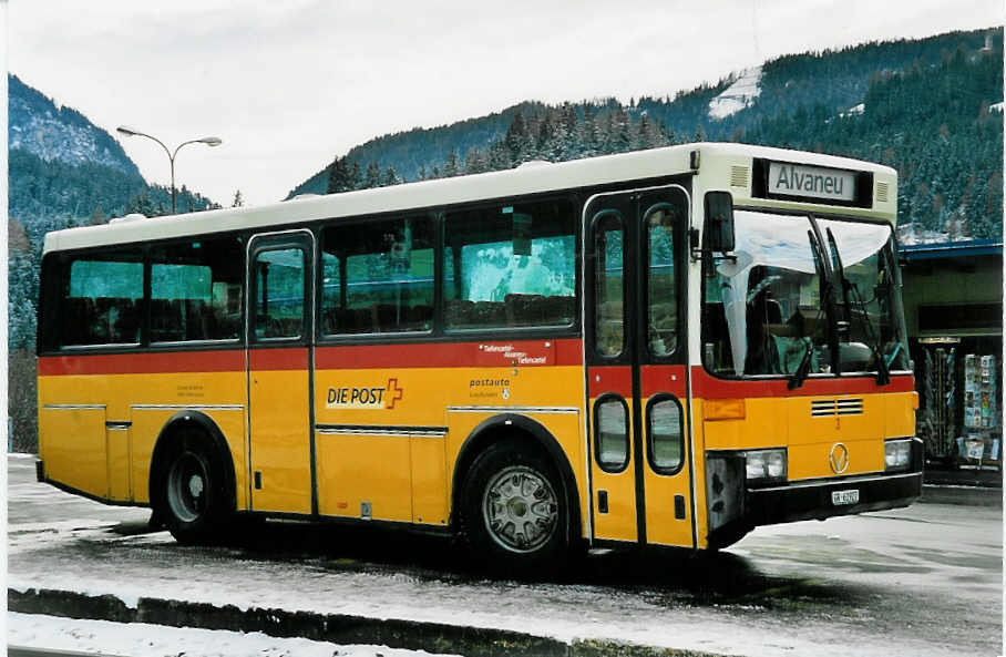 (044'427) - Gruber, Tiefencastel - Nr. 3/GR 61'927 - Vetter am 1. Januar 2001 beim Bahnhof Tiefencastel