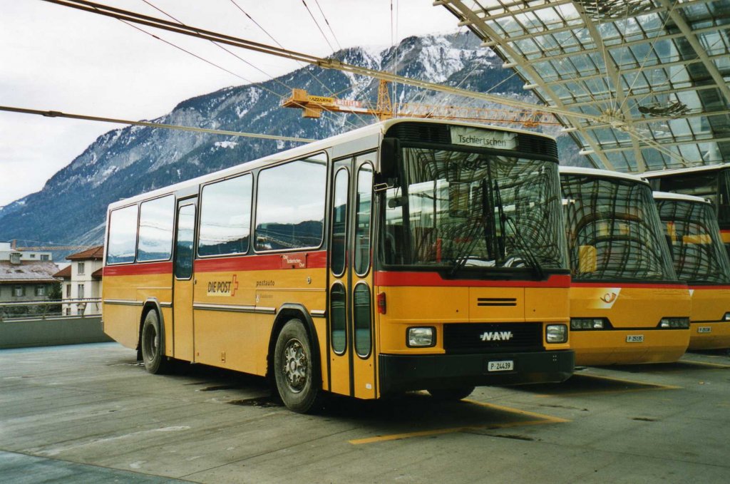 (044'436) - PTT-Regie - P 24'439 - NAW/Hess am 1. Januar 2001 in Chur, Postautostation