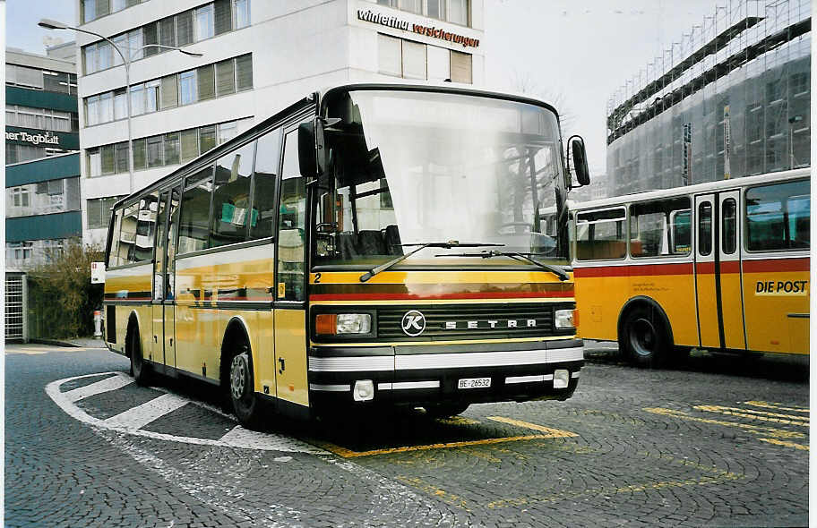 (044'605) - STI Thun - Nr. 2/BE 26'532 - Setra (ex ATGH Heiligenschwendi Nr. 2) am 16. Januar 2001 beim Bahnhof Thun