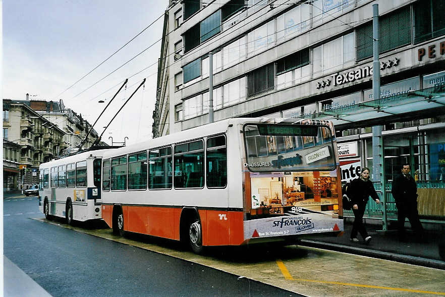 (045'226) - TL Lausanne - Nr. 919 - Lanz+Marti/Hess Personenanhnger am 11. Mrz 2001 beim Bahnhof Lausanne