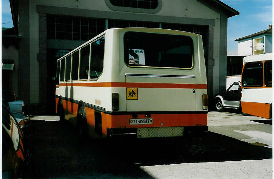 (046'219) - AMSA Chiasso - Nr. 9/TI 65'587 - FBW/Hess (ex P 23'403) am 24. April 2001 in Chiasso, Garage