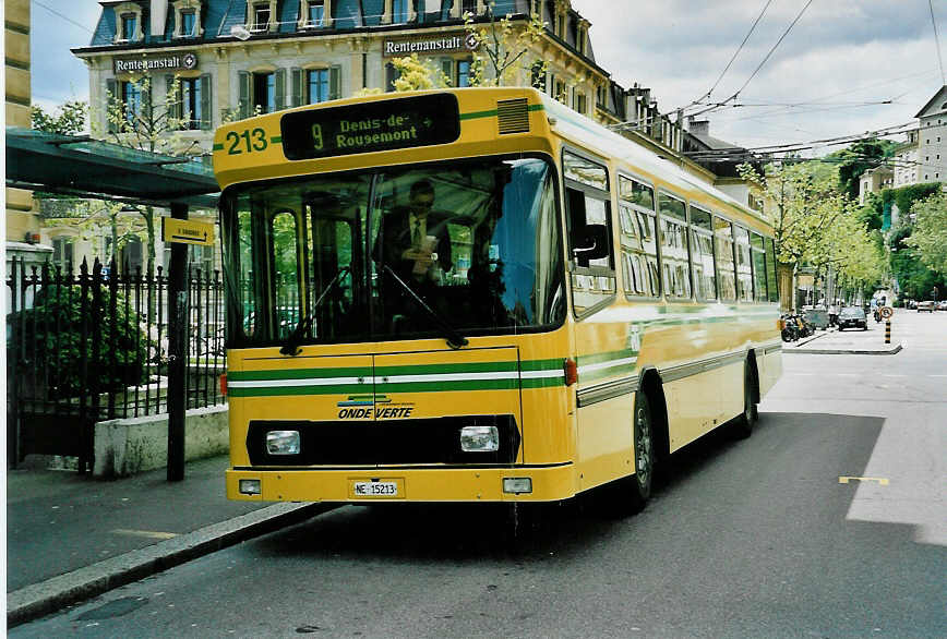 (046'637) - TN Neuchtel - Nr. 213/NE 15'213 - Volvo/Hess am 18. Mai 2001 in Neuchtel, Place Pury