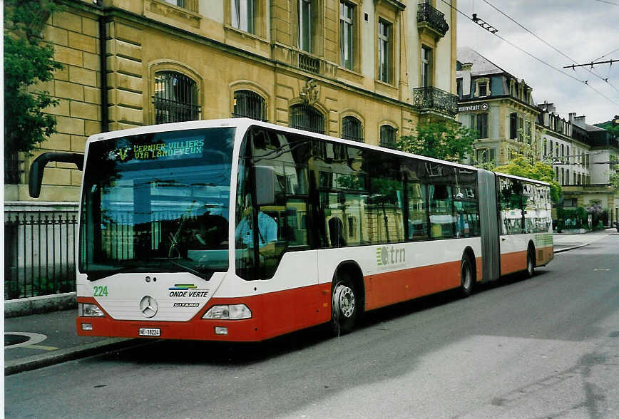 (046'708) - VR La Chaux-de-Fonds - Nr. 224/NE 18'224 - Mercedes am 18. Mai 2001 in Neuchtel, Place Pury