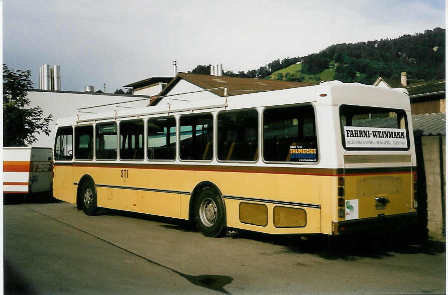 (047'610) - STI Thun - Nr. 49 - Saurer/R&J am 4. Juli 2001 in Thun, Garage