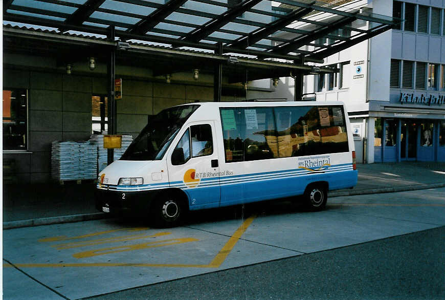 (048'328) - RTB Altsttten - Nr. 2/SG 251'200 - Peugeot am 17. Juli 2001 beim Bahnhof Altsttten