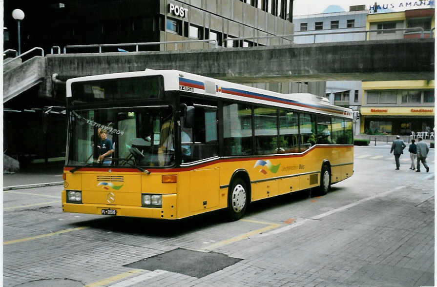 (048'334) - Matt, Mauren - Nr. 5/FL 28'505 - Mercedes (ex Frommelt, Vaduz) am 17. Juli 2001 in Vaduz, Post