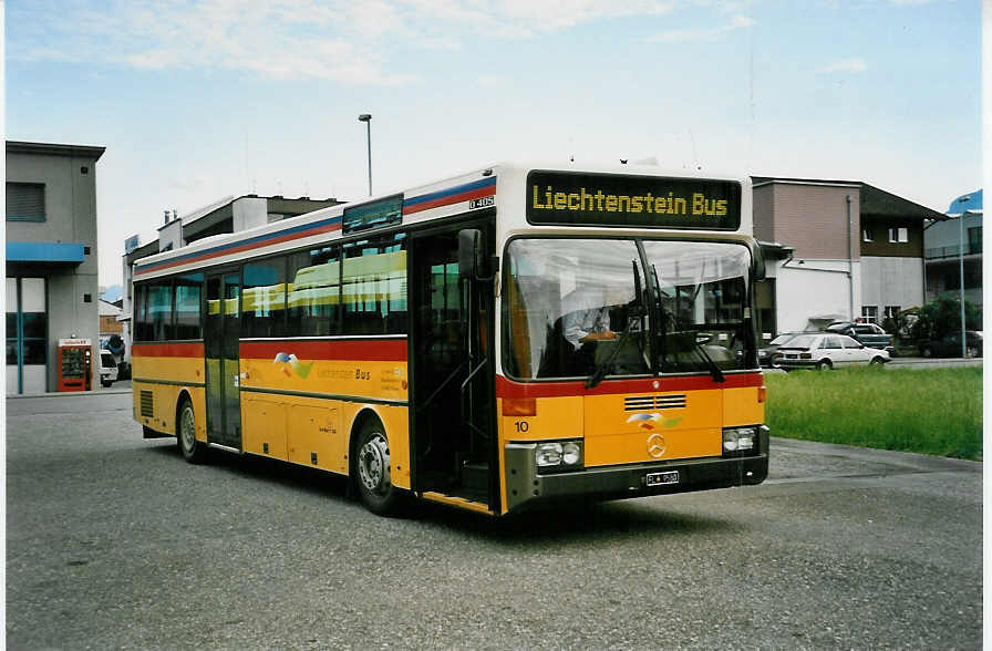 (048'405) - Matt, Mauren - Nr. 10/FL 9580 - Mercedes am 17. Juli 2001 in Vaduz, Garage