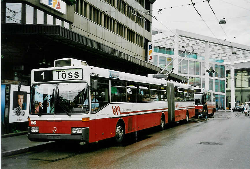 (048'514) - WV Winterthur - Nr. 158 - Mercedes Gelenktrolleybus am 18. Juli 2001 beim Hauptbahnhof Winterthur