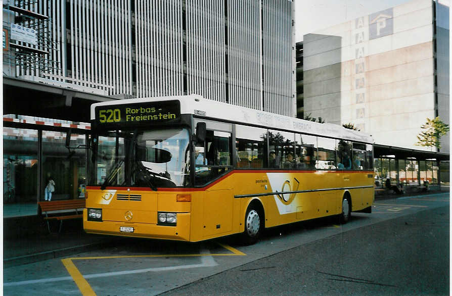 (048'632) - PTT-Regie - P 25'295 - Mercedes am 18. Juli 2001 in Zrich, Flughafen