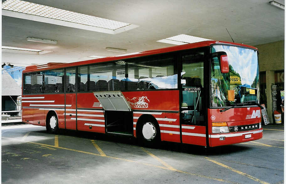 (048'802) - AFA Adelboden - Nr. 11/BE 26'701 - Setra am 5. August 2001 beim Bahnhof Frutigen