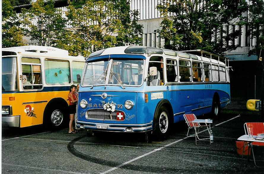 (049'111) - Bolliger, Stetten - SH 30'730 - Saurer/R&J (ex Solr+Fontana, Ilanz Nr. 8) am 18. August 2001 in Burgdorf, AMP