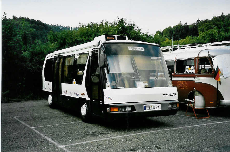 (049'129) - Aus Deutschland: ??? - FFB-XD 29 - Neoplan am 18. August 2001 in Burgdorf, AMP