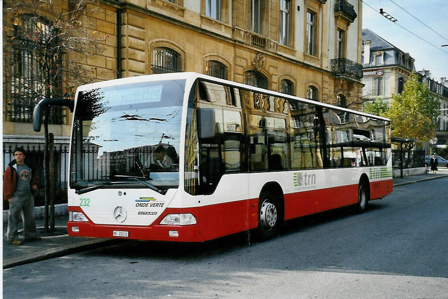 (050'305) - VR La Chaux-de-Fonds - Nr. 232/NE 20'232 - Mercedes am 17. Oktober 2001 in Neuchtel, Place Pury