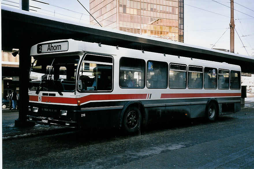 (051'122) - VBSG St. Gallen - Nr. 216/SG 141'216 - Saurer/Hess am 27. Dezember 2001 beim Bahnhof St. Gallen