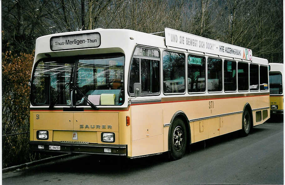 (051'615) - STI Thun - Nr. 51/BE 396'551 - Saurer/R&J am 19. Januar 2002 bei der Schifflndte Thun