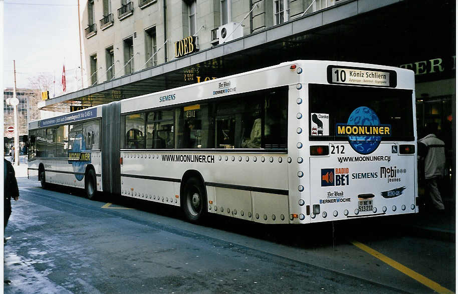 (051'814) - Bernmobil, Bern - Nr. 212/BE 513'212 - MAN am 4. Februar 2002 beim Bahnhof Bern