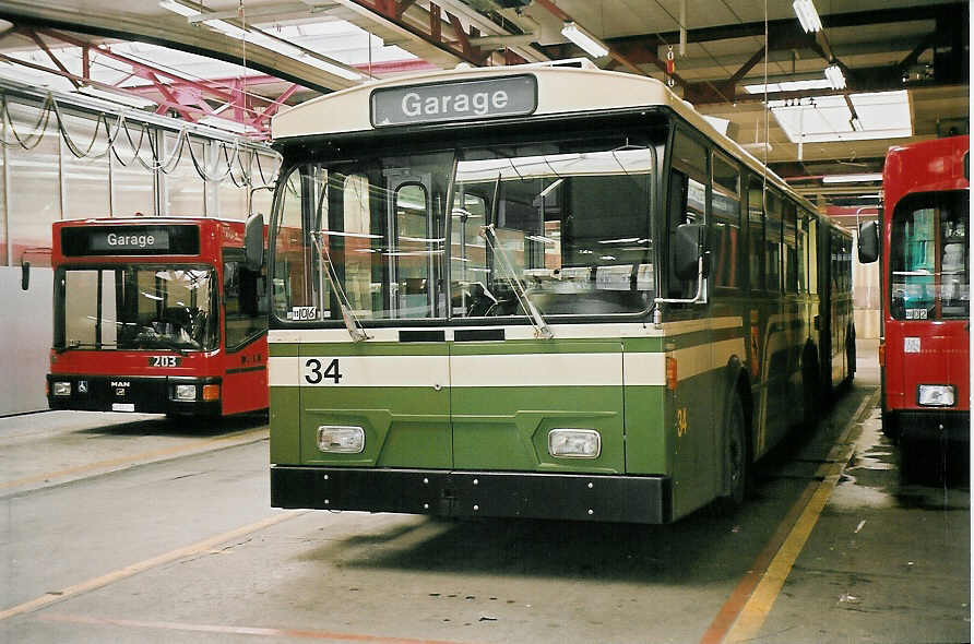 (051'908) - SVB Bern - Nr. 34 - FBW/Gangloff Gelenktrolleybus am 4. Februar 2002 in Bern, Eigergarage