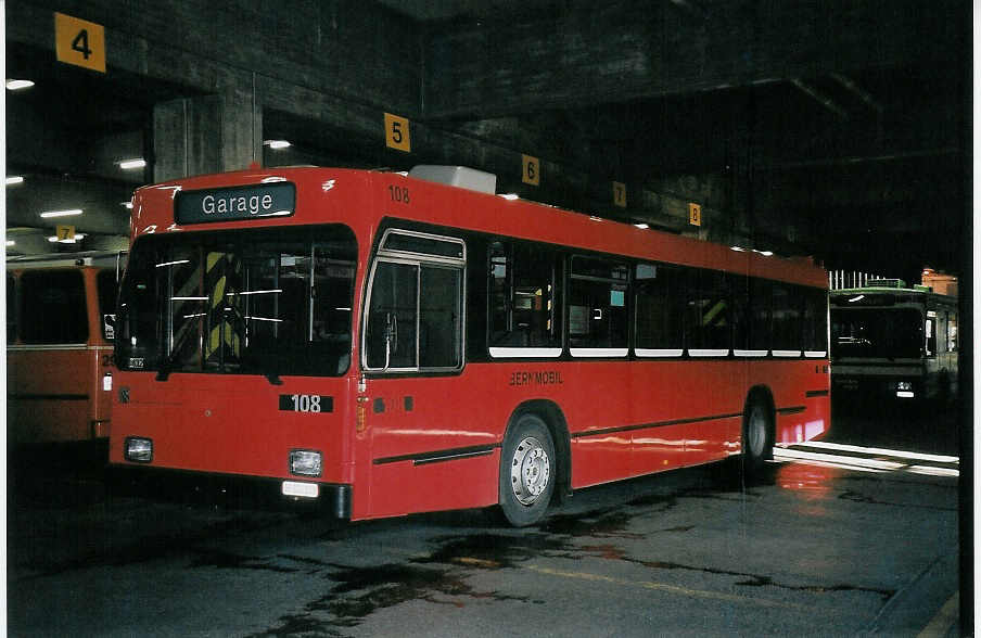 (051'910) - Bernmobil, Bern - Nr. 108/BE 500'108 - Volvo/R&J am 4. Februar 2002 in Bern, Eigergarage