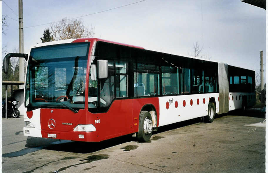 (052'029) - TPF Fribourg - Nr. 585/FR 300'402 - Mercedes am 17. Februar 2002 in Fribourg, Garage