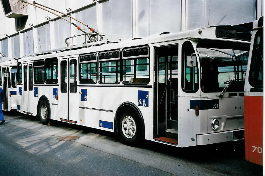 (052'413) - TL Lausanne - Nr. 707 - FBW/Hess Trolleybus am 17. Mrz 2002 in Lausanne, Dpt Borde