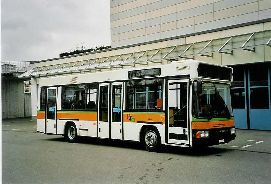 (052'536) - VZO Grningen - Nr. 35/ZH 282'038 - Neoplan (ex Schneider, Meilen Nr. 8) am 23. Mrz 2002 in Grningen, Garage