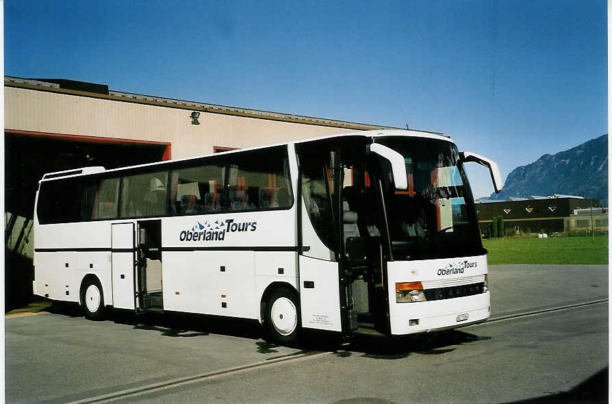 (052'627) - AAGI Interlaken - Nr. 18/BE 70'064 - Setra am 29. Mrz 2002 in Interlaken, Garage