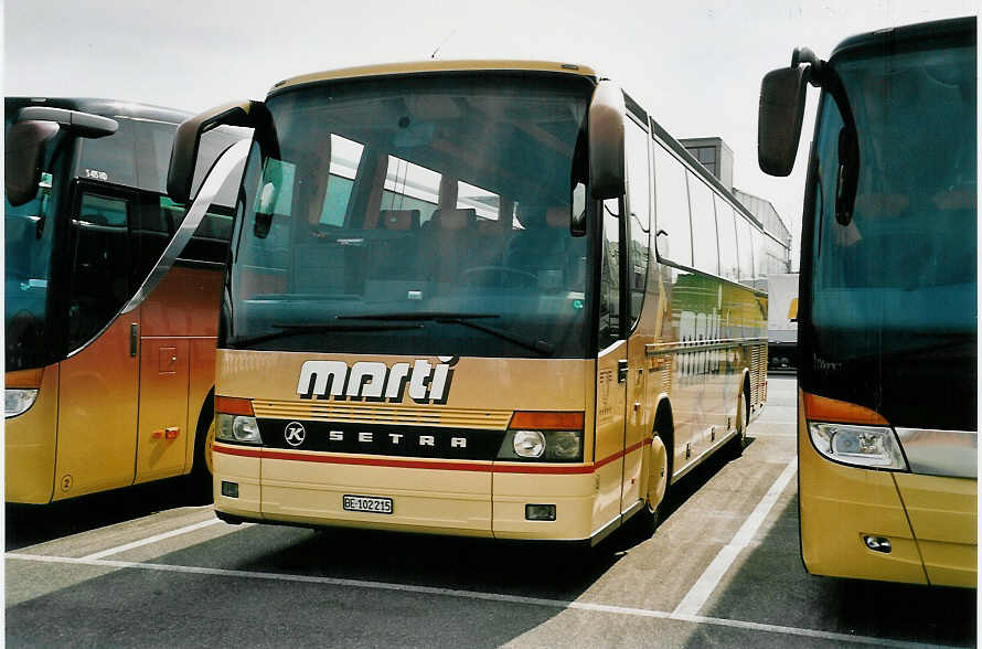 (052'807) - Marti, Kallnach - Nr. 16/BE 102'215 - Setra am 6. April 2002 in Kallnach, Garage