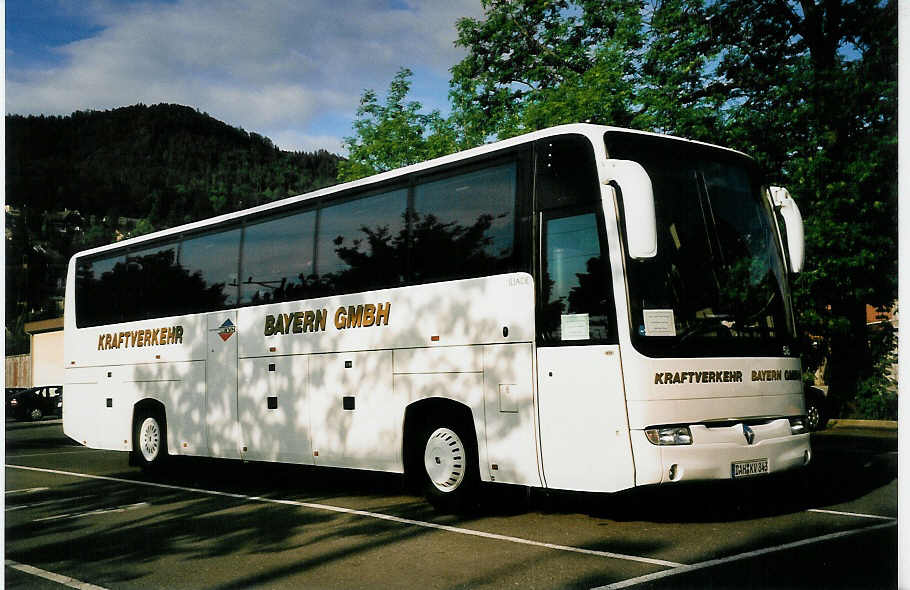 (053'515) - Aus Deutschland: Kraftverkehr Bayern - Nr. 58/DAH-KV 843 - Renault am 24. Mai 2002 in Thun, Seestrasse