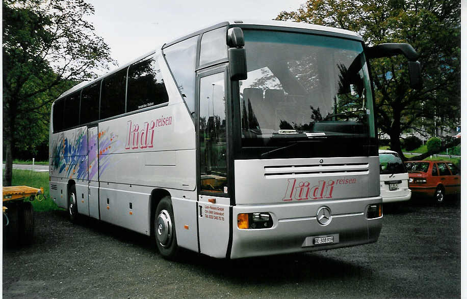 (053'518) - Ldi, Uetendorf - BE 308'919 - Mercedes am 25. Mai 2002 in Spiez, Neumatte