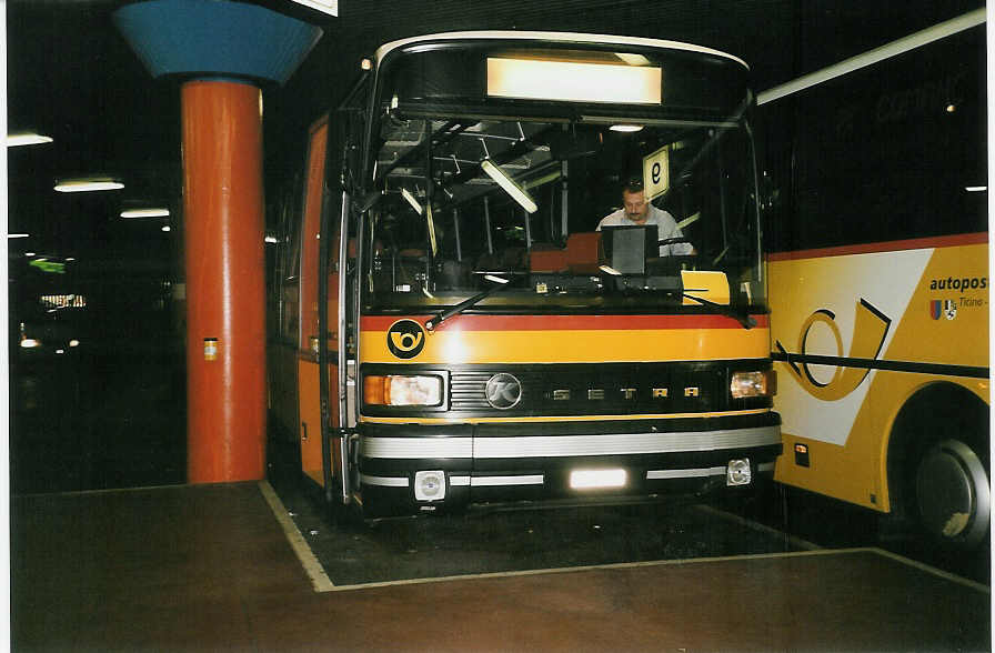 (054'806) - PTT-Regie - P 25'025 - Setra am 23. Juli 2002 in Lugano, Postautostation